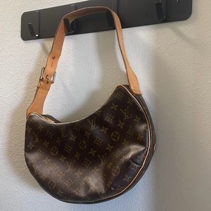 Authentic kidney shape Louis Vuitton purse